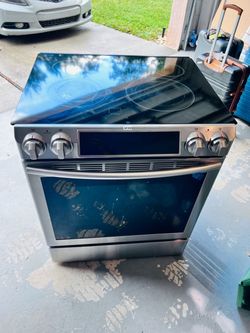 Samsung 30-in Glass Top 5 Elements 5.8-cu ft Self-Cleaning Convection Oven Slide-in Electric Range