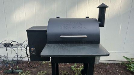 Traeger Wood Fired Grill /Smoker & Cover