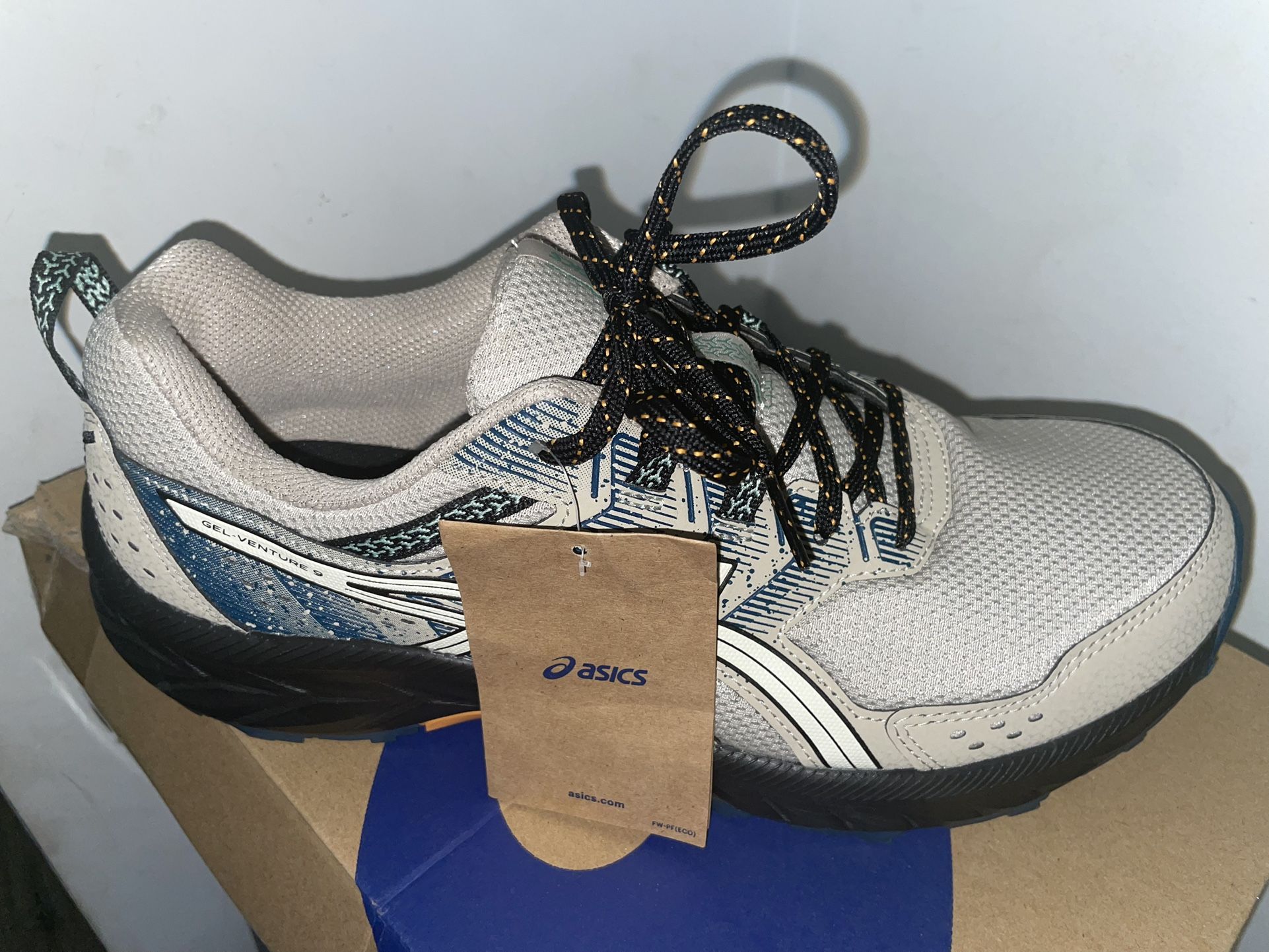 ASICS Sneakers