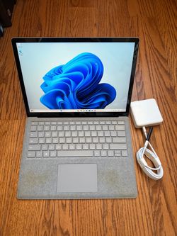 Surface laptop 2 Touchscreen 8GB RAM 256HB SSD Fully Functional with charger
