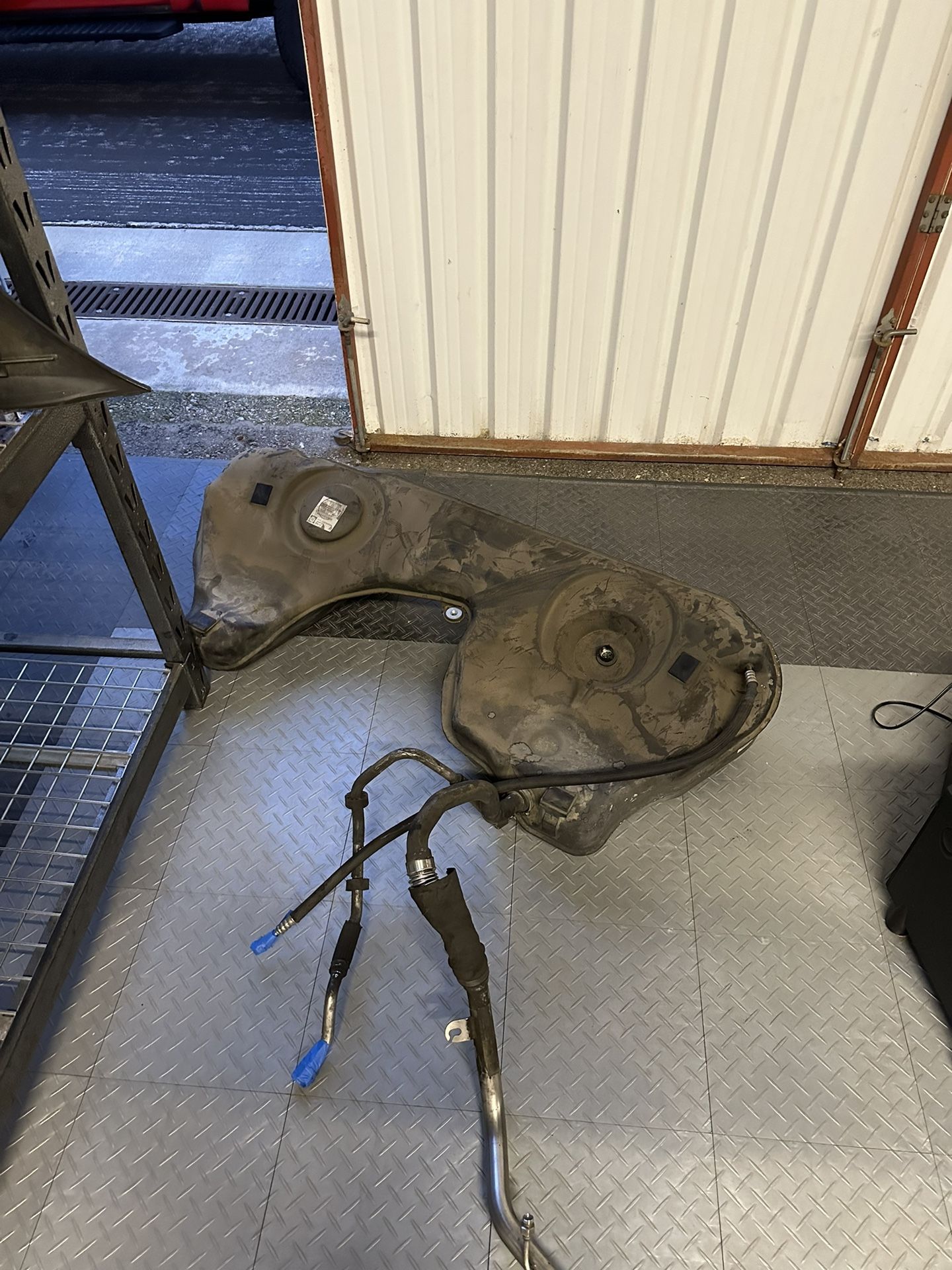 BMW E46 SULEV M56 Fuel Pump/tank Assembly