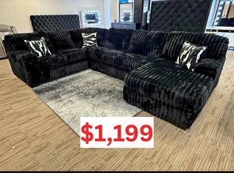 New black sectional with free delivery, pay on arrival