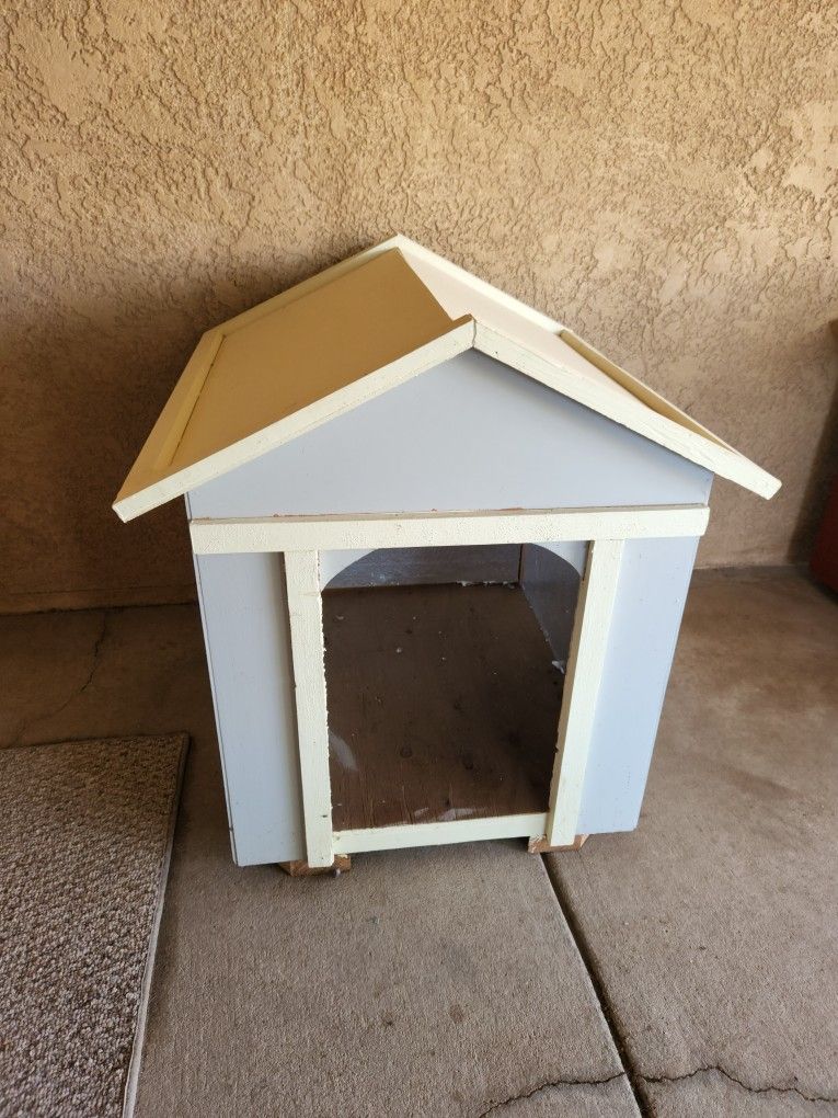 2Medium Sized Dog Houses