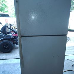 Refrigerator 