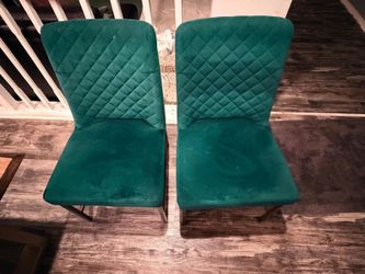 Dining table w. chairs and bench