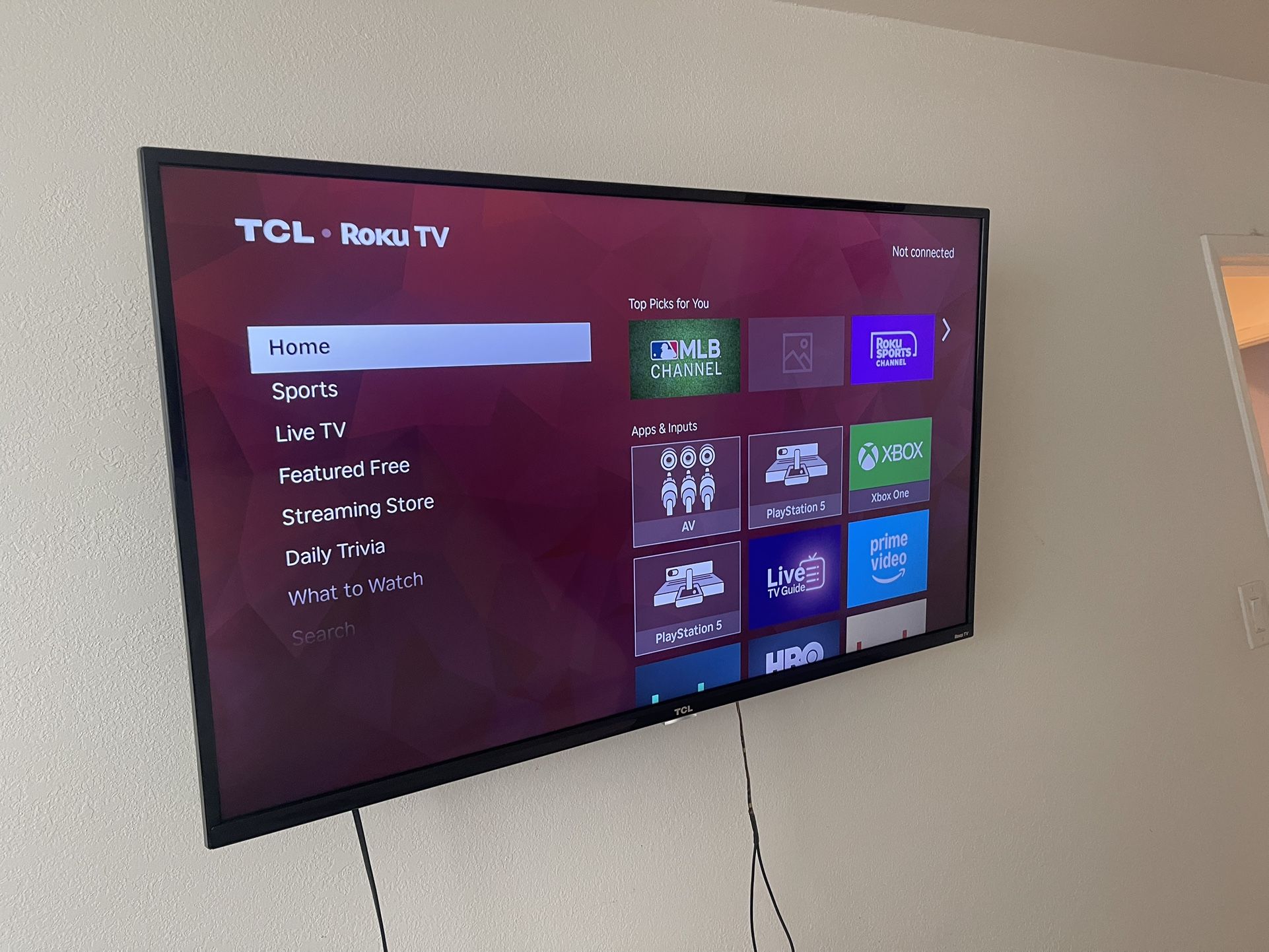 44 Inch Roku Tlc Tv With Wall Mount Or Legs