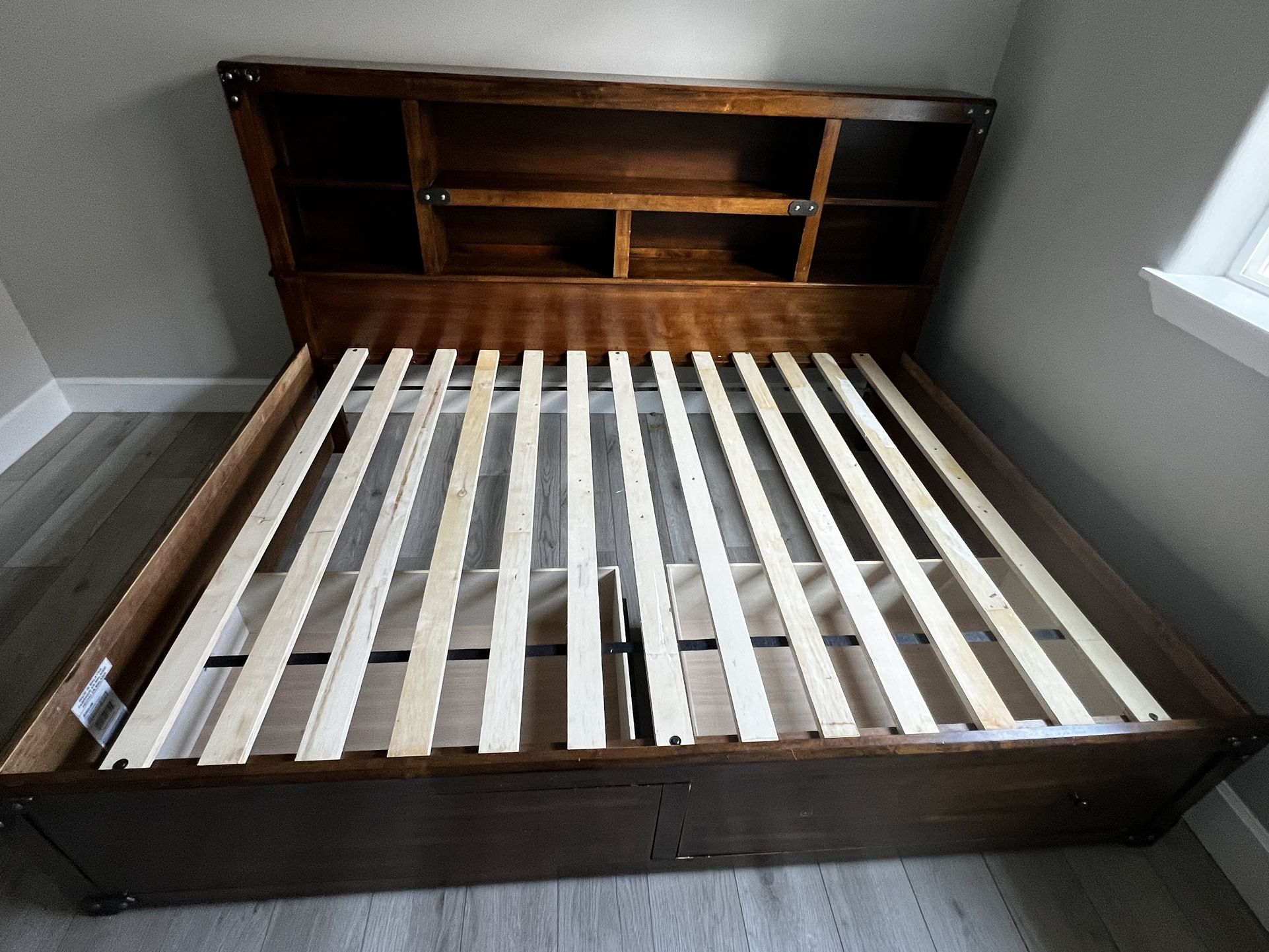 Solid‐Wood Bookshelf Bed with Drawers - Size Full