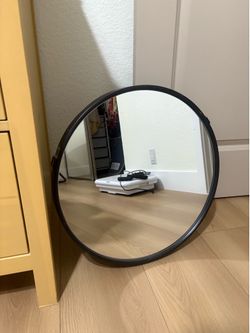 Round mirror