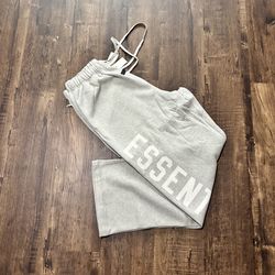Brand New Essential Fear of God sweats Baggy Size S