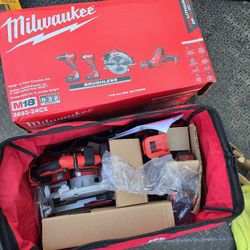 Milwaukee M18 18-Volt Lithium-Ion Brushless Cordless Combo Kit (4-Tool) with 2-Batteries, 1-Charger and Tool Bag

