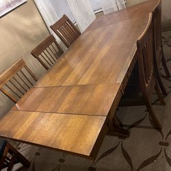 Dining Room Table With Two Extenders And 8 Chairs