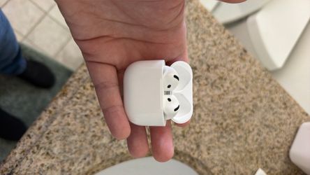 Apple AirPods 4