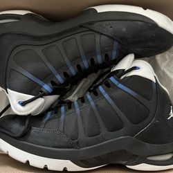 Jordan Play In These F sneakers in black and white / Size 10.5