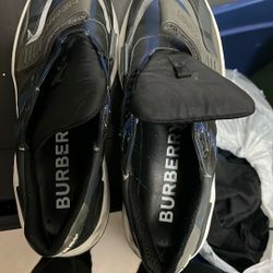 Burberry runner sneakers size 43 no laces give me a offer