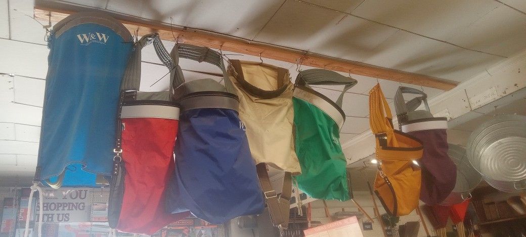 1 MORRAL PARA NARANJA Y 1 TIJERA $85 EL SET
