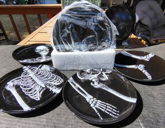 Set Of 8 Dept 56 Skeleton Plates