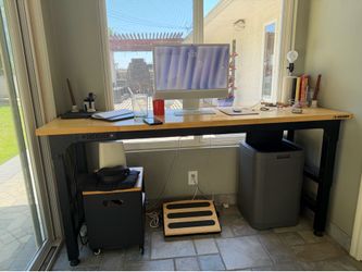Adjustable height desk / work bench