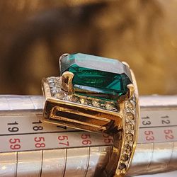 Panetta  Jewlery  Vinatage Emerald Green Ring