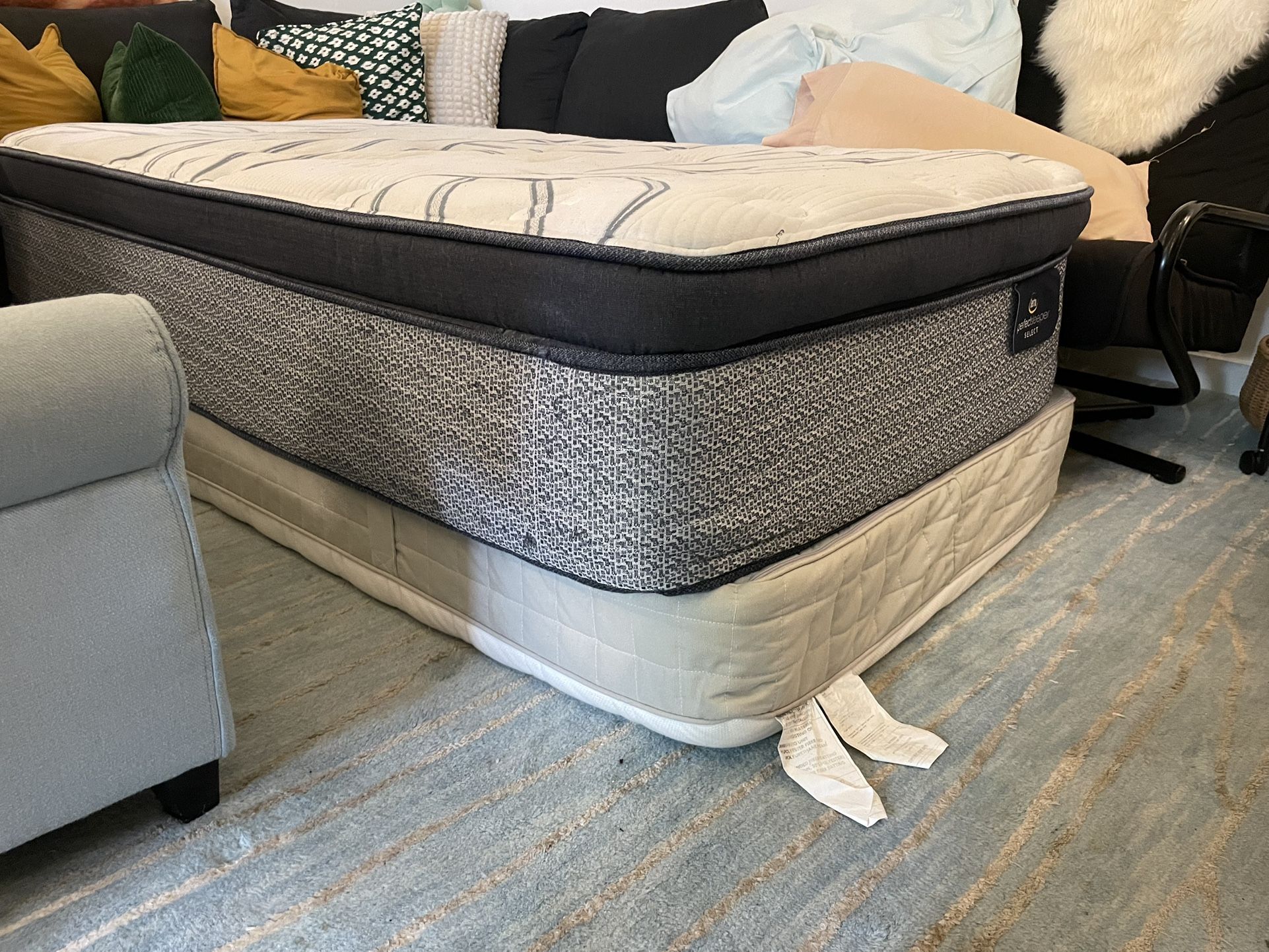 Day Bed Frame With 2 Mattresses 