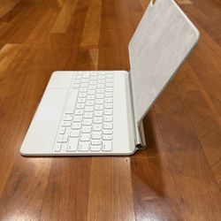 Apple Magic Keyboard A2261