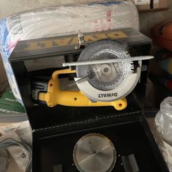 12 V Dewalt circular saw