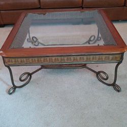 Coffee table with 2 side tables
