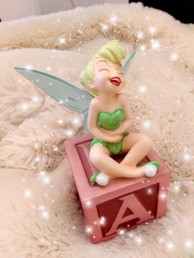 Disney WDCC Tinkerbell Laughing On Block Figurine NEW