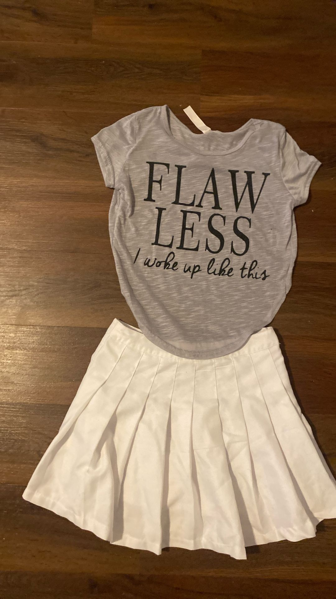 WOMEN’S TENNIS SKIRT AND BACK OUT SHIRT.