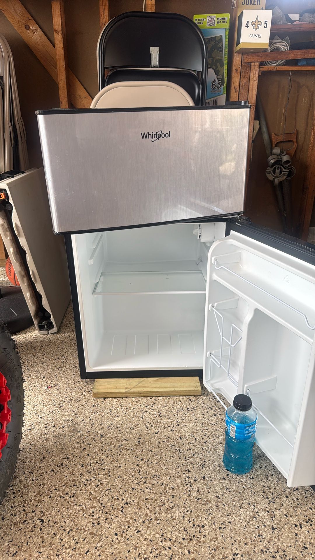 Mini fridge