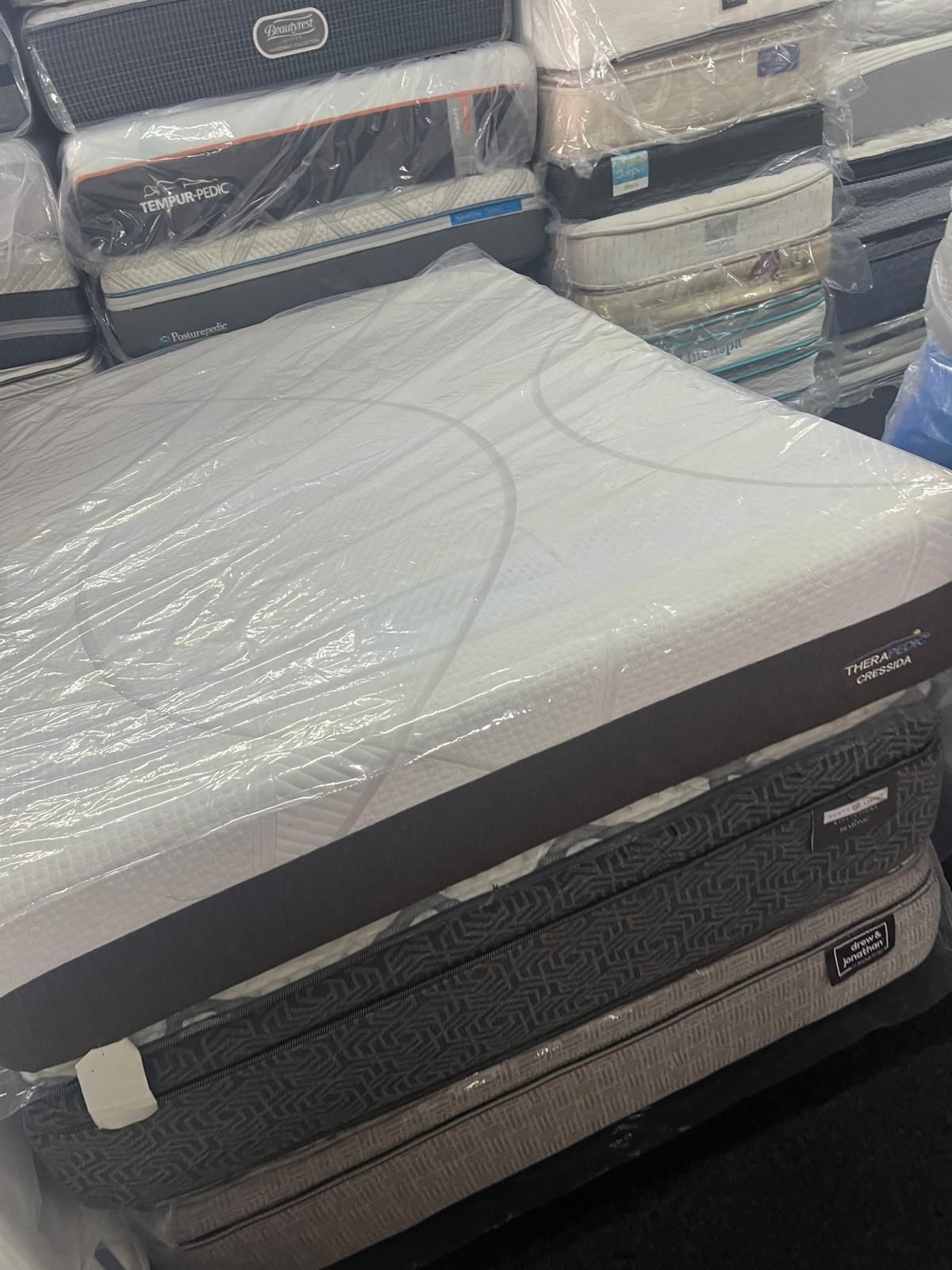 Queen Size Set Memory Foam Therapedic