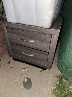 Set of 2 gray night stands