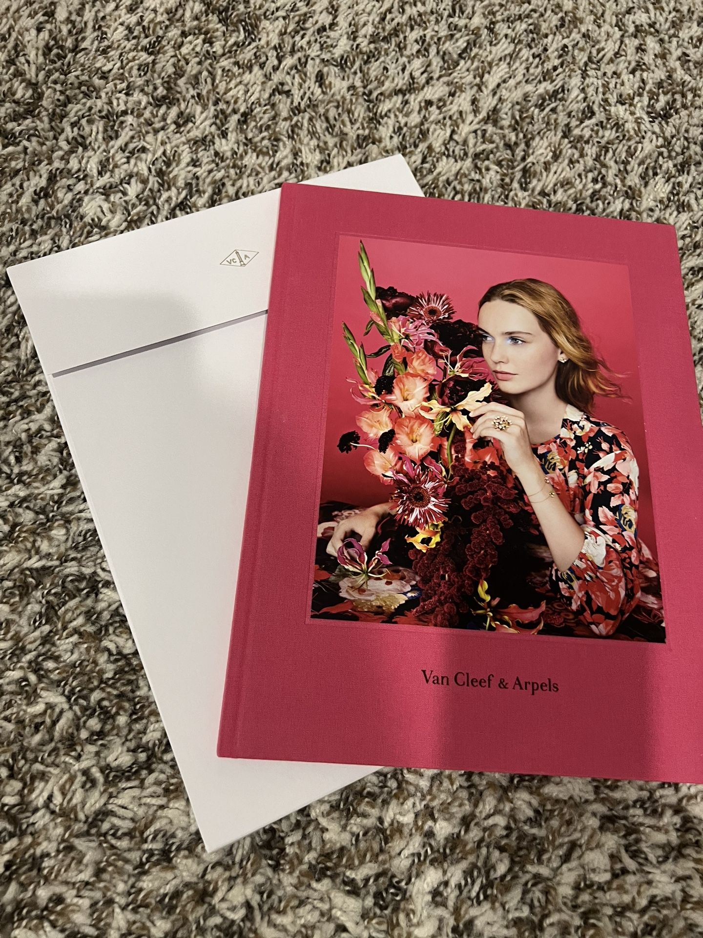 NEW VAN CLEEF AND ARPELS HARDCOVER COFFEE TABLE BOOK