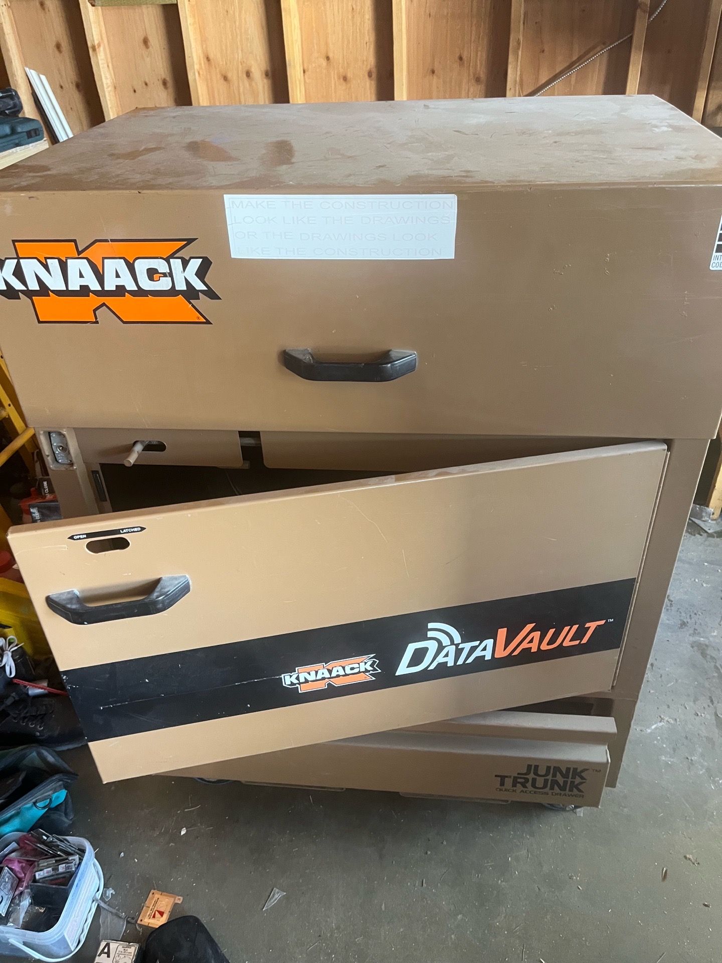 Knaack data vault