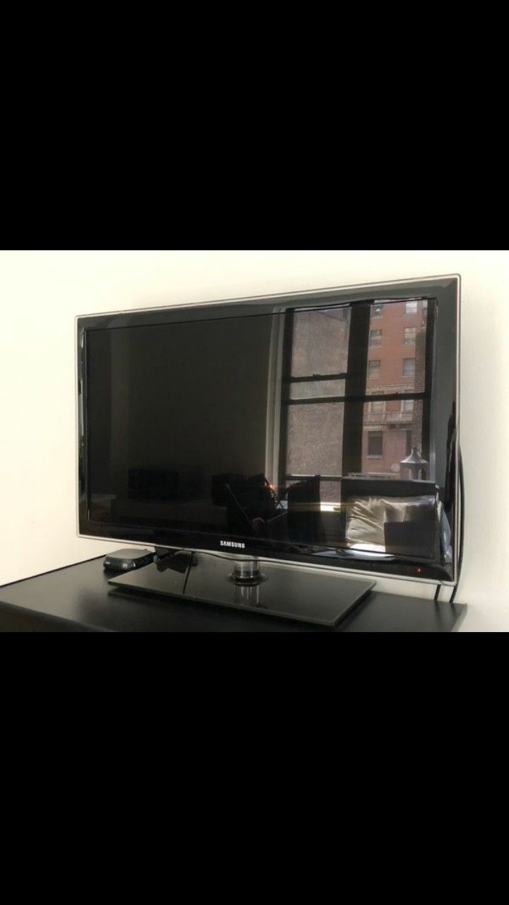 Samsung 32" Smart TV