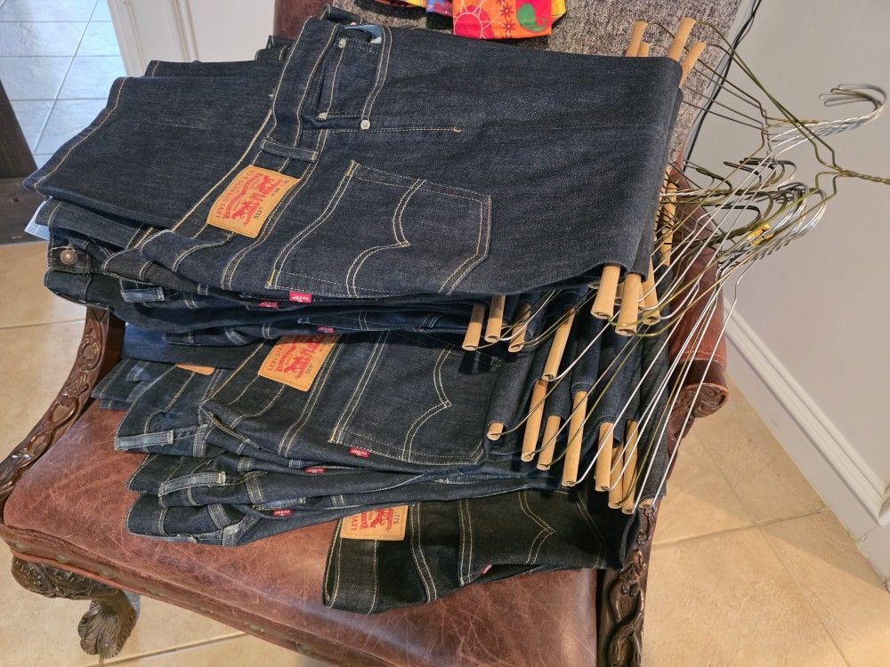 25 pair Of  LEVI'S BLUEJEANS. $8/pair.