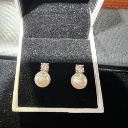 BEAUTIFUL 14K WHITE GOLD EARRINGS WITH PEARLS AND ZC DIAMONDS 
