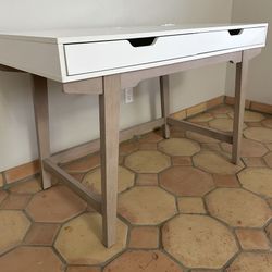 Thomasville Whitney 48” Writing Desk, Snowy White