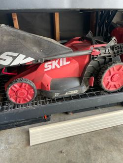 Skill lawnmower 20” blade  asking $350 comes with battery and charger