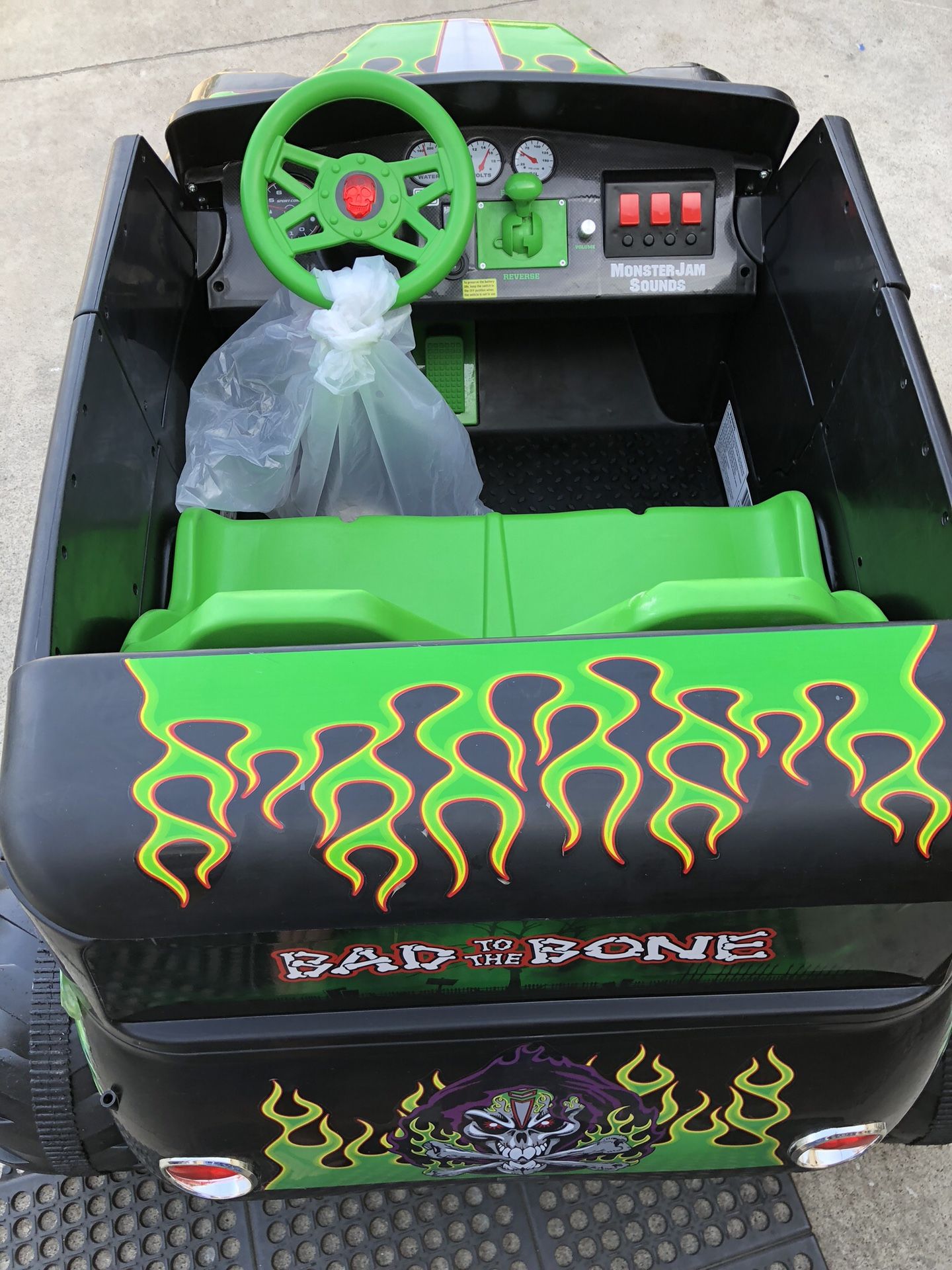 Grave Digger 24volt electric kids ride on cars power wheels for Sale in