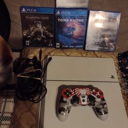 PS4.  JUEGOS UN CONTROL