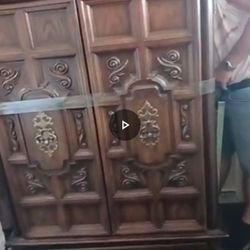 Standing dresser