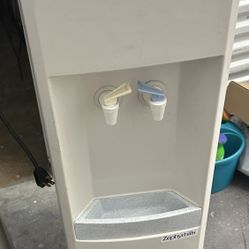 Dispensador De Agua.