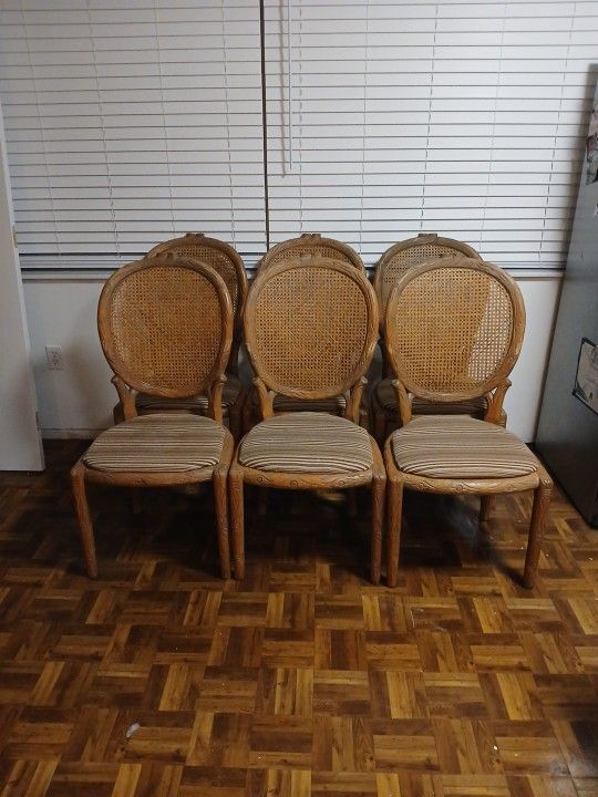 6 Kitchen Chairs. Please See Full Description Below.