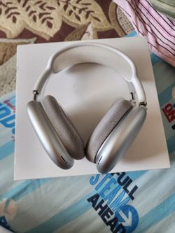 Grey Airpod Maxs