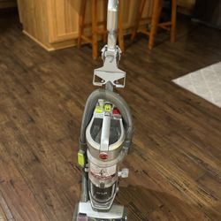 Hoover Air Lift Deluxe UH72511 Bagless Upright Vacuum