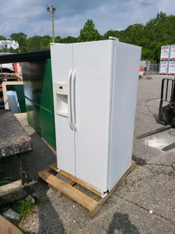 White Side BY Side Refrigerator Works Well $200