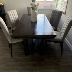 Ashley 6 Chair Donning Set 