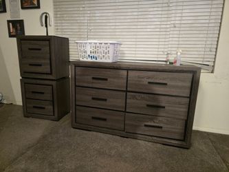 King size bedeoom set  (Free)