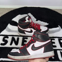 Jordan 1 Retro Bloodline (Size 11)