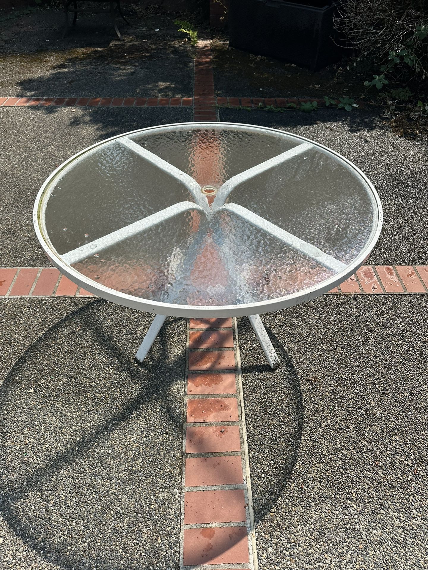 FREE 4.55 FT Round Glass Patio Table for Sale in Bellevue, WA OfferUp